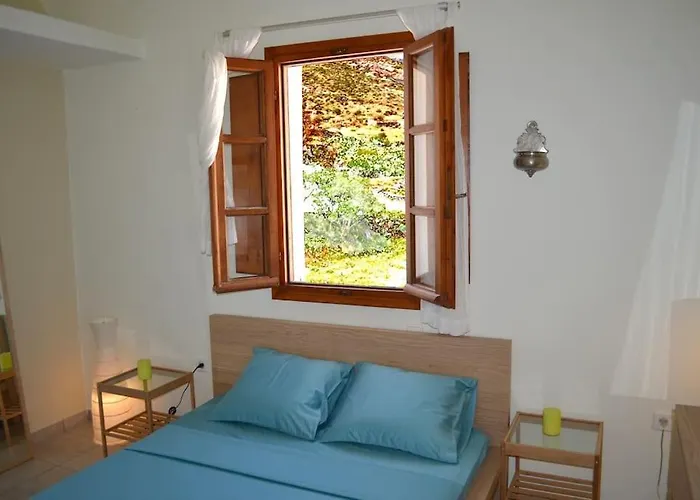 Semesterbostad Absolute Peace North By The Volcanic Slopes Imerovigli (Santorini)