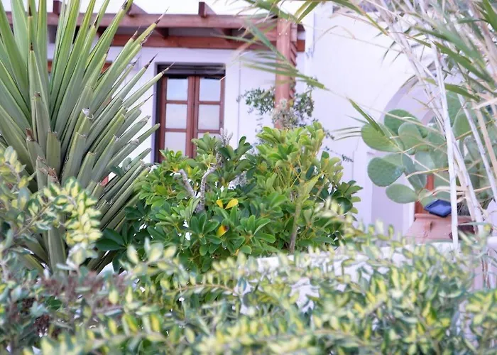 Semesterbostad Absolute Peace North By The Volcanic Slopes Imerovigli (Santorini)