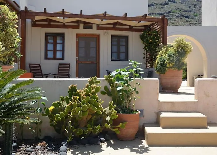 Absolute Peace North By The Volcanic Slopes Semesterbostad Imerovigli (Santorini)